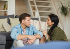 Dlaczego tak trudno mówić wprost, czego potrzebujemy? Psychologia wyjaśnia