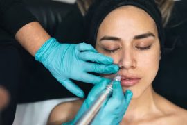 Kwas hialuronowy – kiedy odmładza, a kiedy szkodzi? Lekarze tłumaczą różnicę