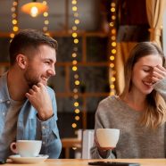 Dlaczego flirt bywa trudniejszy niż seks? Psychologia relacji wyjaśnia