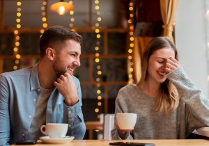 Dlaczego flirt bywa trudniejszy niż seks? Psychologia relacji wyjaśnia