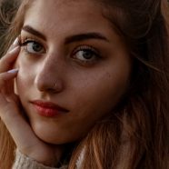 Kiedy przestałyśmy czuć się „wystarczająco zadbane”? Psychologia wyjaśnia