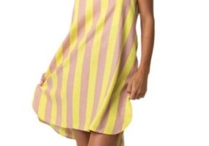 Te fasony ubrań dodają kilogramów nawet szczupłym kobietom. Styliści ostrzegają