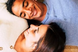 Bezpieczeństwo emocjonalne: czego naprawdę potrzebuje kobiece ciało w relacji