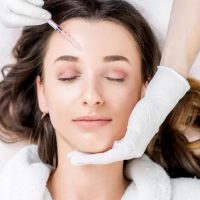 kobieta przed zabiegiem z medycyny estetycznej