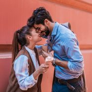 Słowa, które budują napięcie, nie presję. Psychologia komunikacji intymnej