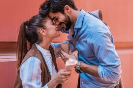 Słowa, które budują napięcie, nie presję. Psychologia komunikacji intymnej