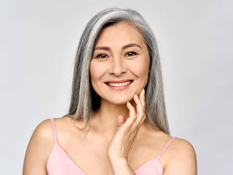 Zabiegi medycyny estetycznej po 30., 40. i 50. roku życia – co naprawdę ma sens?