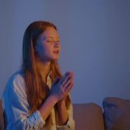 Cisza w relacji – kiedy szkodzi, a kiedy zbliża?