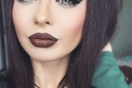 Te błędy w pielęgnacji postarzą Cię szybciej niż brak kremu. Kosmetolodzy ostrzegają