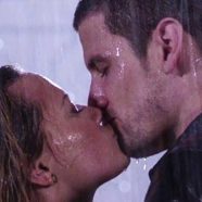 Najlepsze seriale dla kobiet na wieczór – TOP 15 (2026)