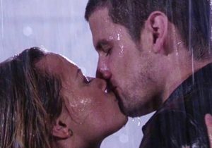 Najlepsze seriale dla kobiet na wieczór – TOP 15 (2026)