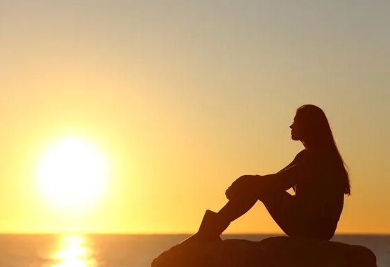 „Znowu przesadzasz”. Jak podważanie uczuć kobiety staje się formą przemocy domowej