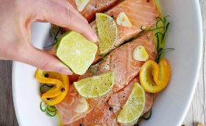 Wiosenna dieta na hormony. Co jeść, żeby odzyskać energię, poprawić metabolizm i lepiej się czuć