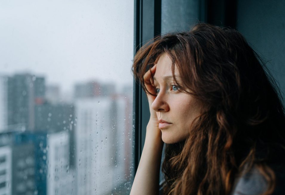 Cisza jako kara — kiedy brak rozmowy rani bardziej niż krzyk