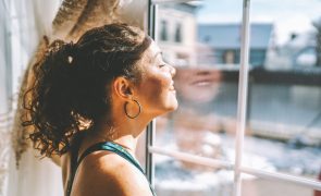 Dlaczego wiosną nagle chcemy zmienić całe życie? Psychologia sezonowego resetu