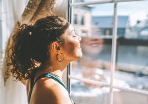 Dlaczego wiosną nagle chcemy zmienić całe życie? Psychologia sezonowego resetu