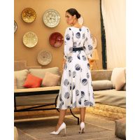 sukienka z paskiem talii