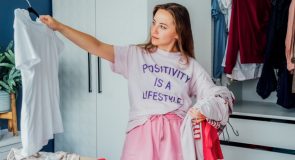 Wiosenne porządki w głowie – dlaczego mamy potrzebę „ogarnięcia życia”?