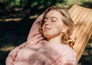 Wiosna a ciało kobiety – dlaczego zmienia się nastrój i energia?Psychologia i biologia bez filtrów