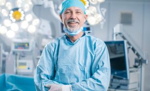 Jak wygląda rekonwalescencja po operacjach plastycznych? Fakty, które warto znać