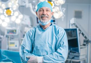 Jak wygląda rekonwalescencja po operacjach plastycznych? Fakty, które warto znać